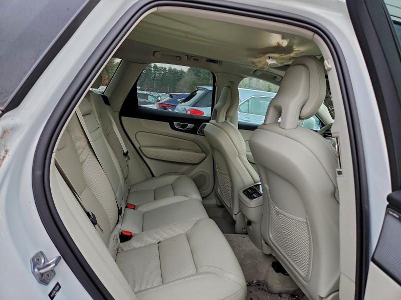 Фото 11 - VOLVO XC60