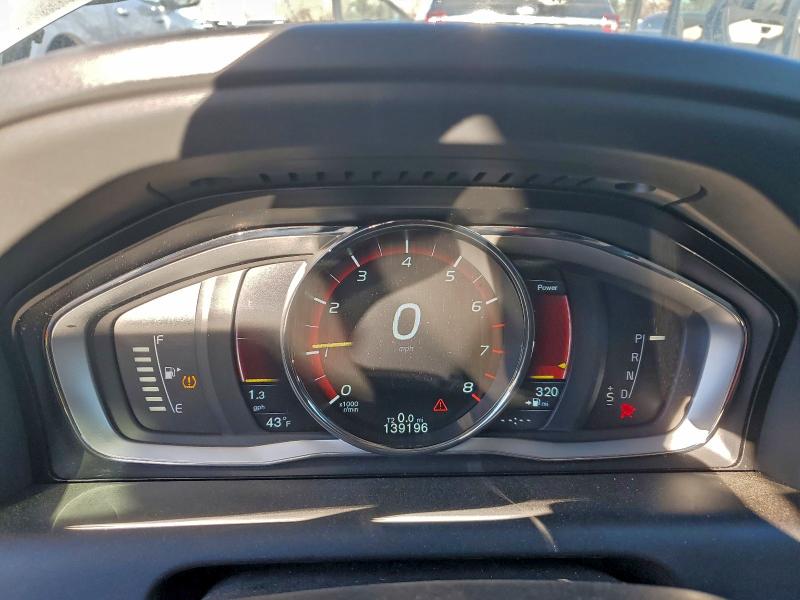 Фото 9 - VOLVO XC60