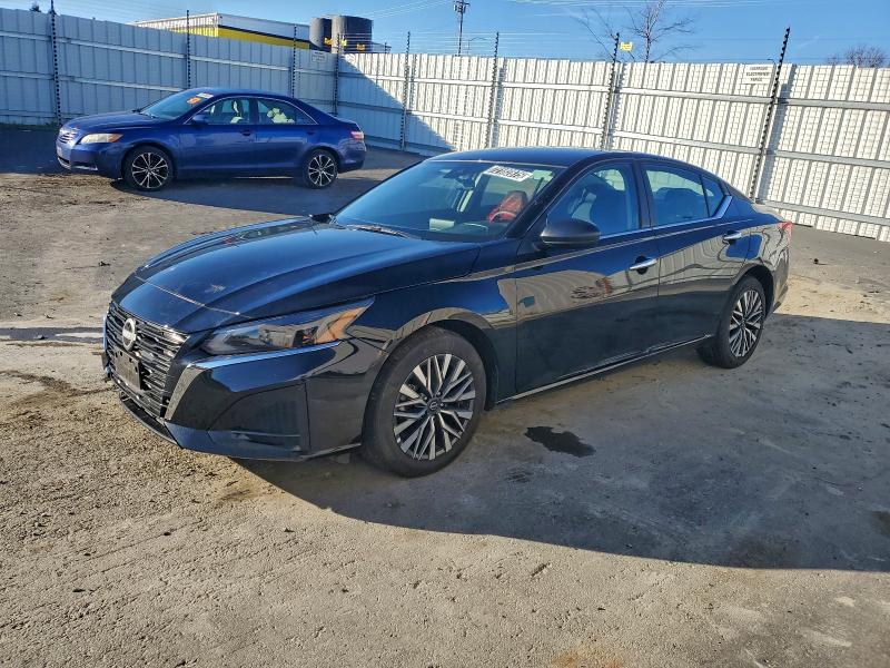 Фото 1 - NISSAN ALTIMA