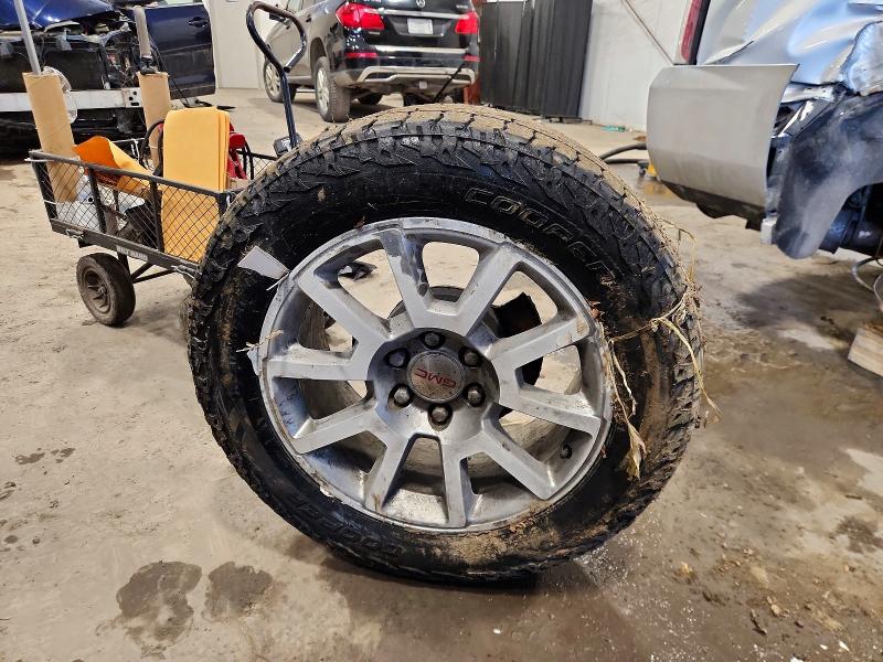 Фото 13 - GMC YUKON