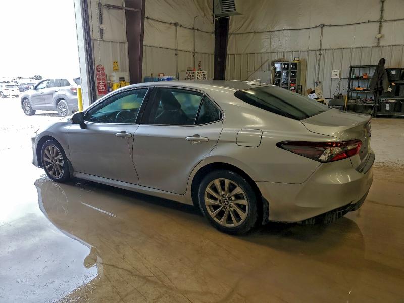 Фото 2 - TOYOTA CAMRY