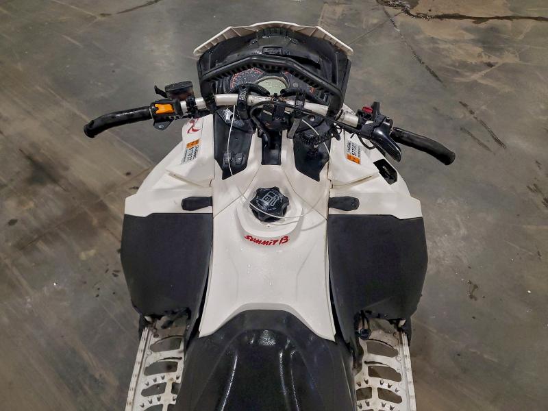 SKI-DOO SNOWMOBILE 2016