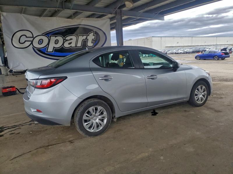 Фото 3 - TOYOTA YARIS