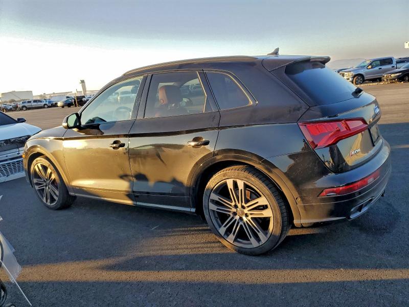 Фото 2 - AUDI SQ5