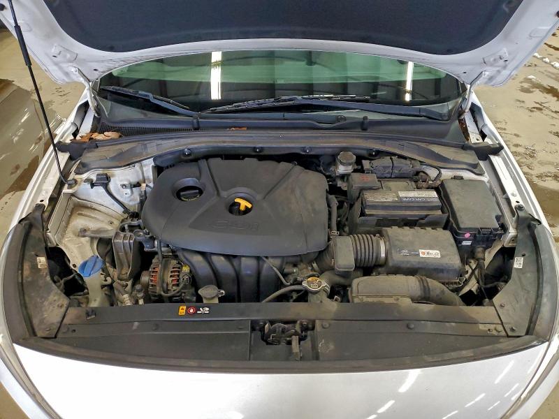 Фото 11 - HYUNDAI ELANTRA