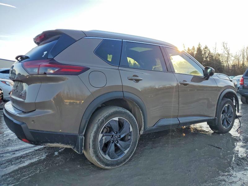 Фото 3 - NISSAN ROGUE