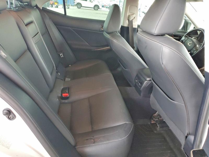 Фото 10 - LEXUS IS