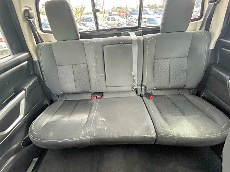 Фото 14 - NISSAN TITAN