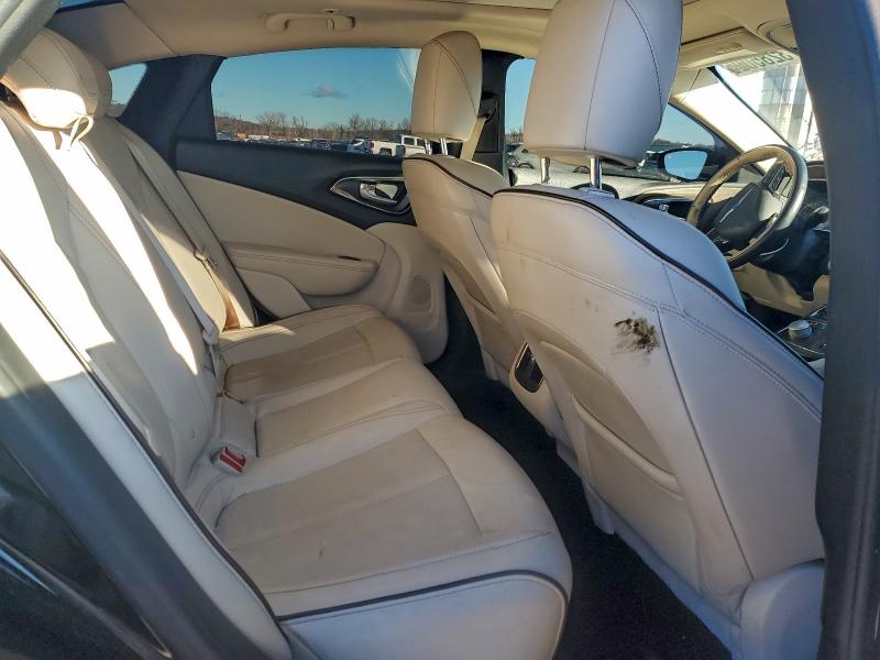 Фото 10 - CHRYSLER 200