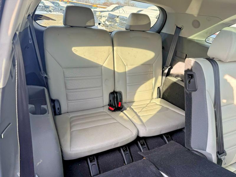 Фото 11 - KIA SORENTO