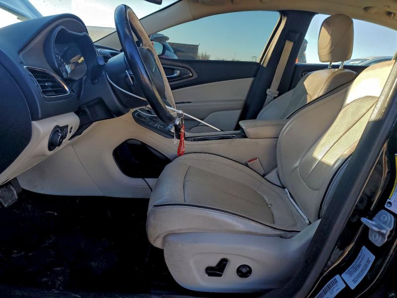 Фото 7 - CHRYSLER 200