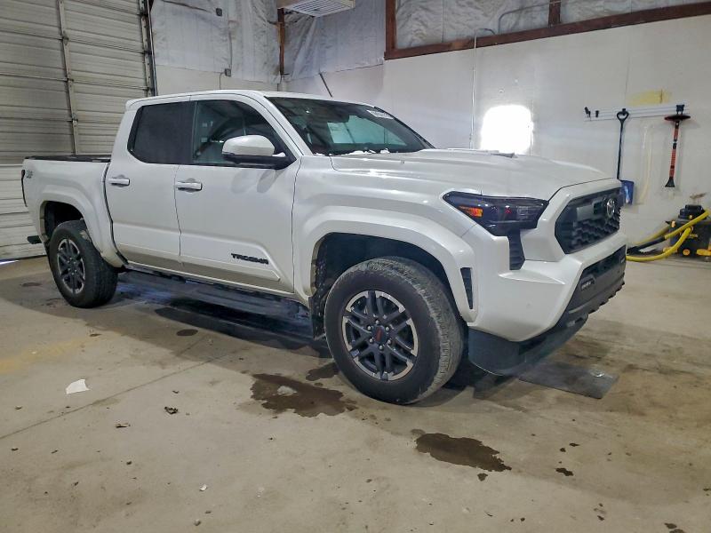 Фото 4 - TOYOTA TACOMA