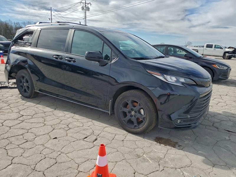 Фото 4 - TOYOTA SIENNA