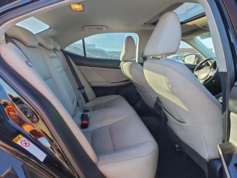 Фото 10 - LEXUS IS