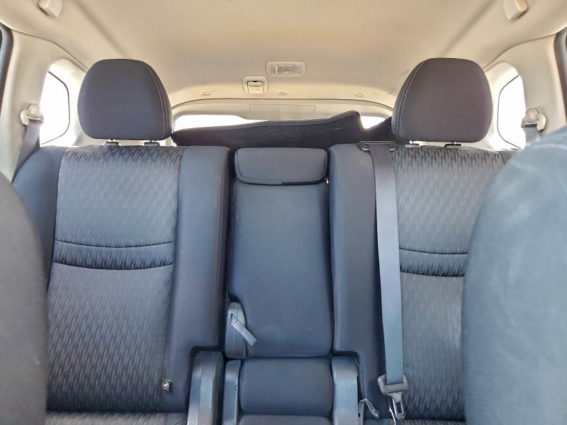 Фото 10 - NISSAN ROGUE