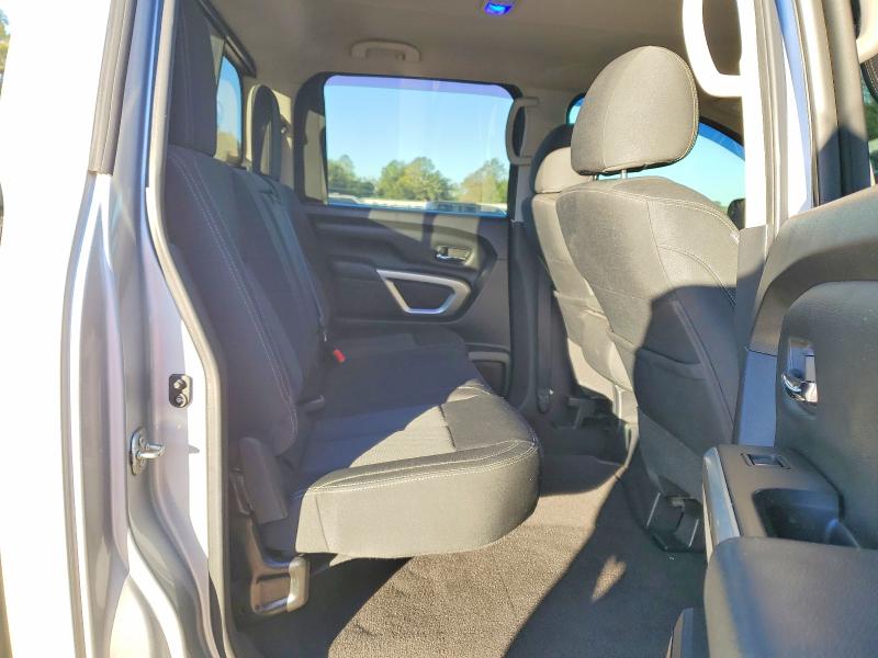 Фото 10 - NISSAN TITAN