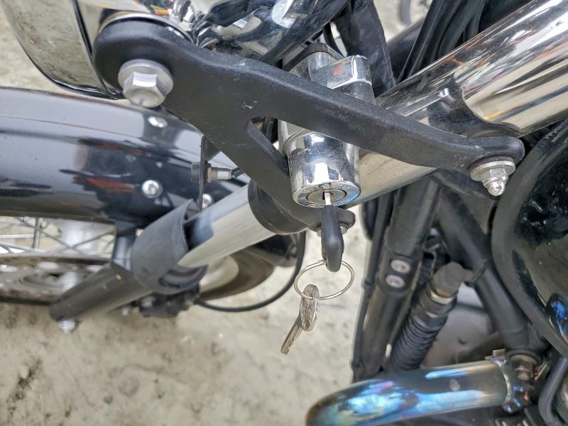 TRIUMPH THRUXTON 2013