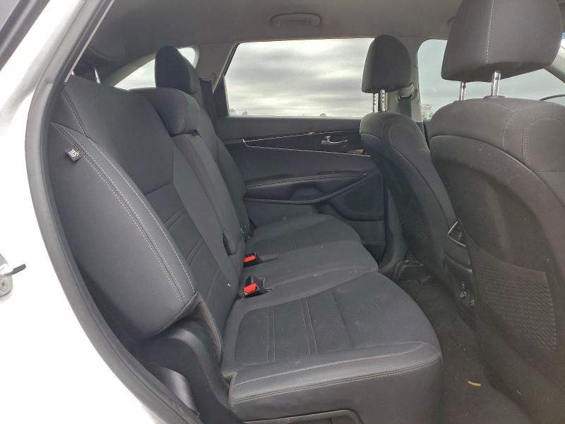 Фото 11 - KIA SORENTO