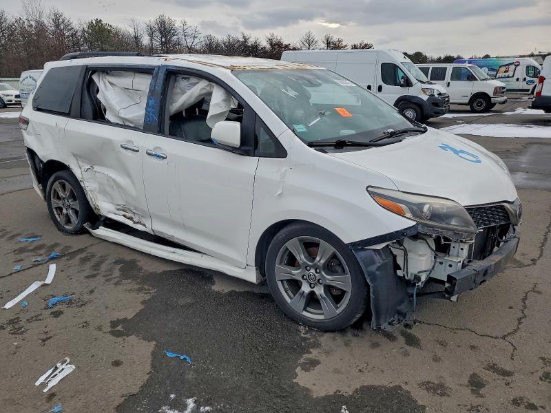 Фото 4 - TOYOTA SIENNA