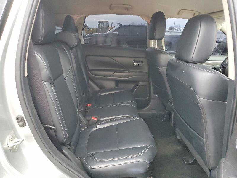 Фото 11 - MITSUBISHI OUTLANDER