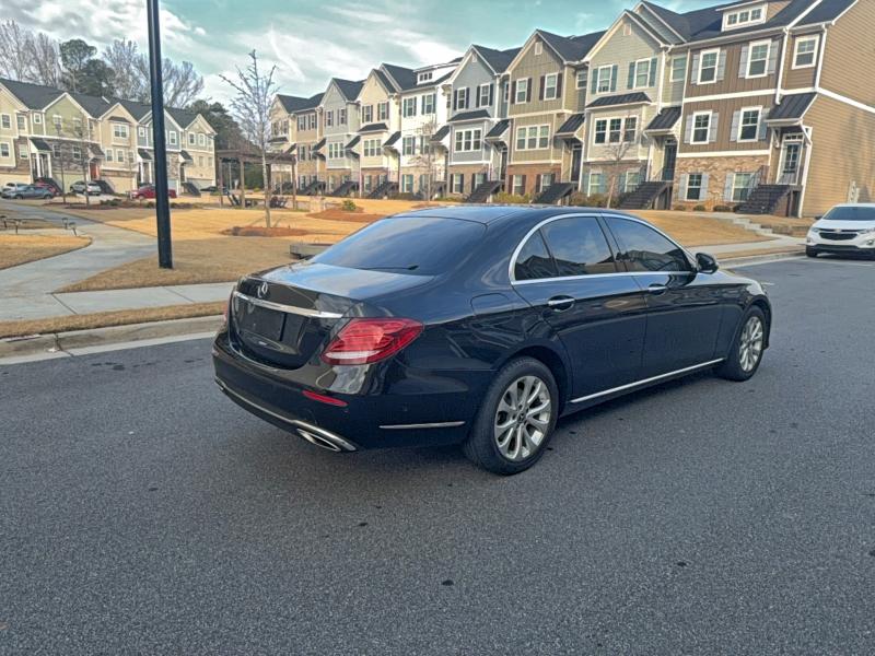 Фото 4 - MERCEDES-BENZ E-CLASS