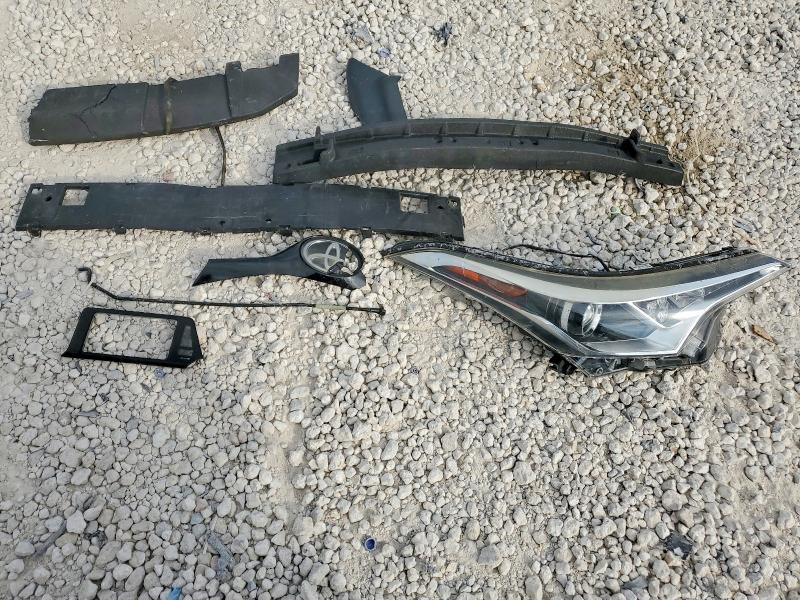 Фото 12 - TOYOTA C-HR