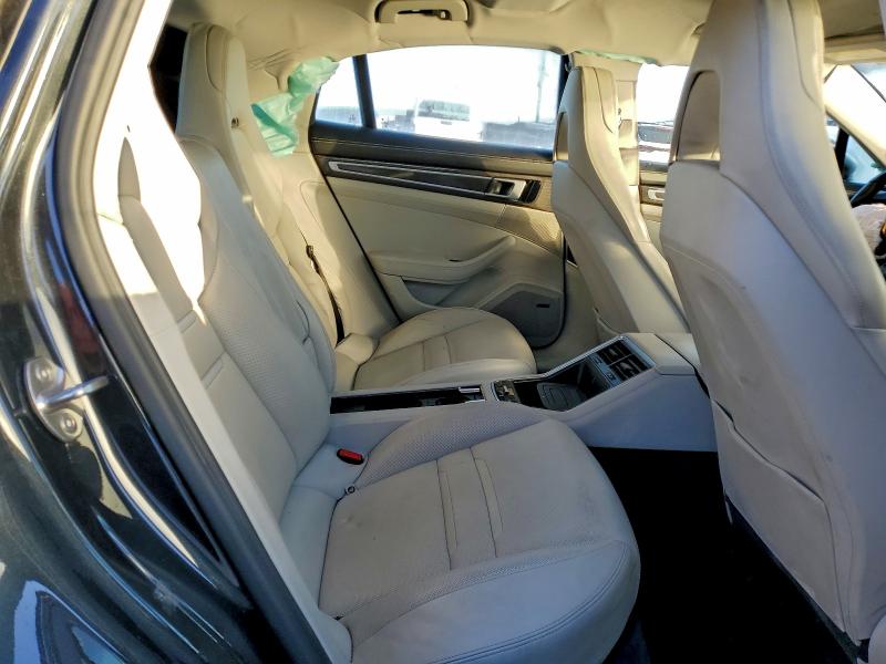 Фото 10 - PORSCHE PANAMERA