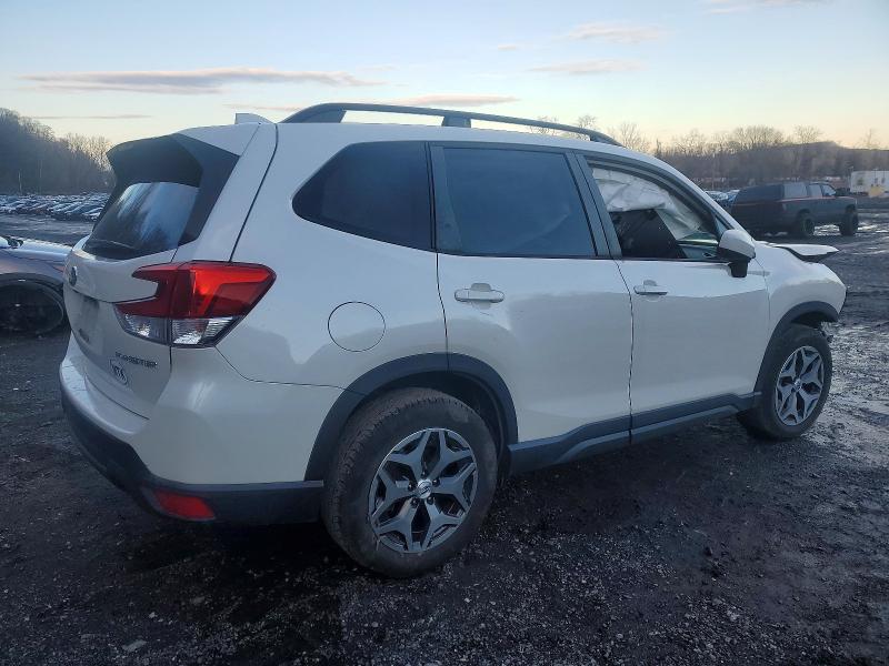 Фото 3 - SUBARU FORESTER