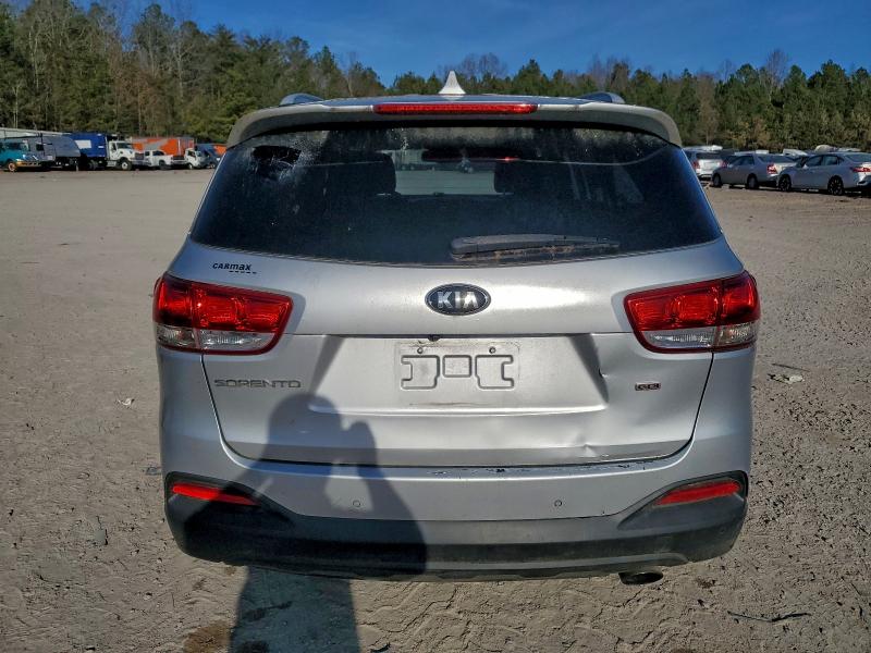 Фото 6 - KIA SORENTO