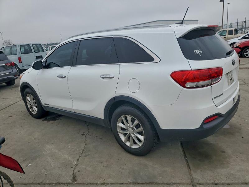 Фото 2 - KIA SORENTO