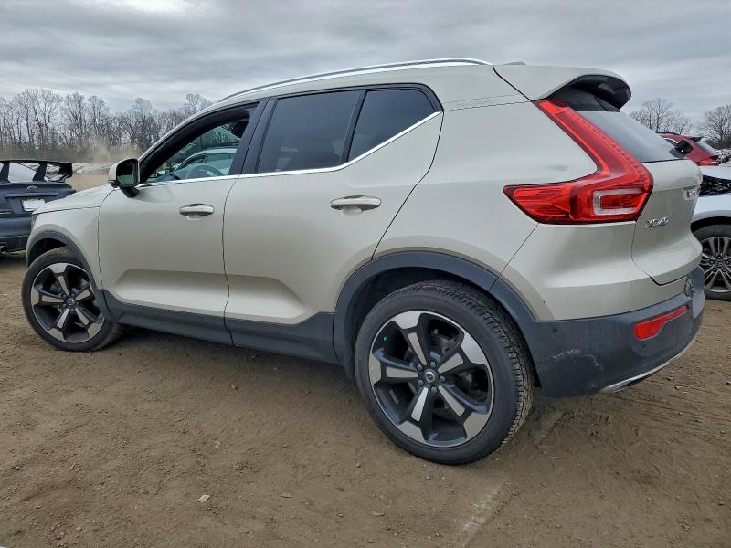 Фото 2 - VOLVO XC40