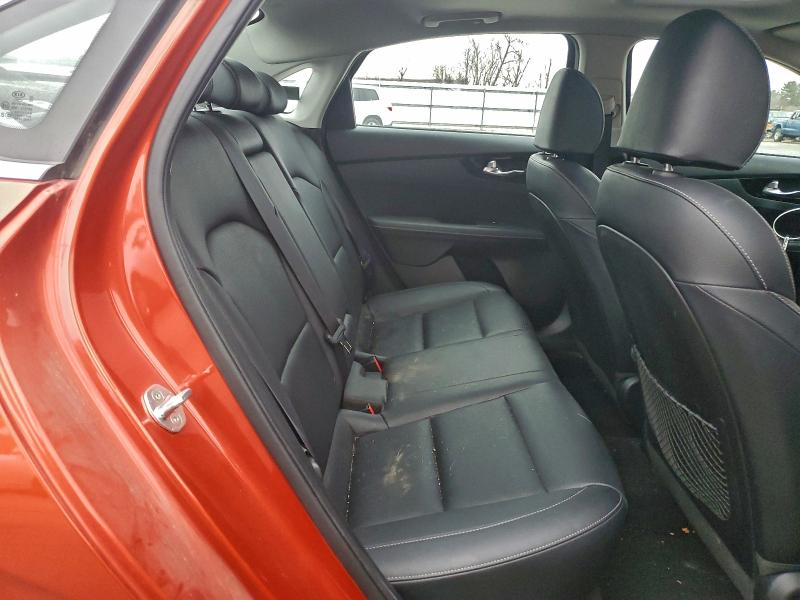 Фото 10 - KIA FORTE