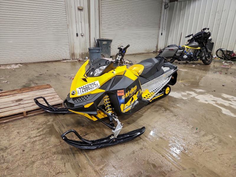 SKI-DOO SNOWMOBILE 2010