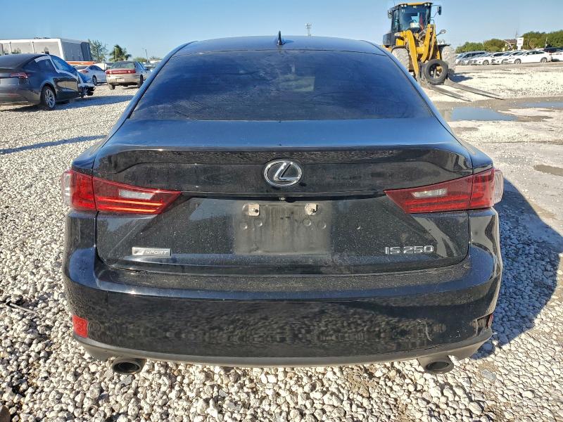 Фото 6 - LEXUS IS