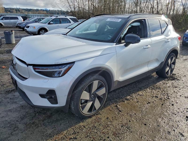 Фото 1 - VOLVO XC40