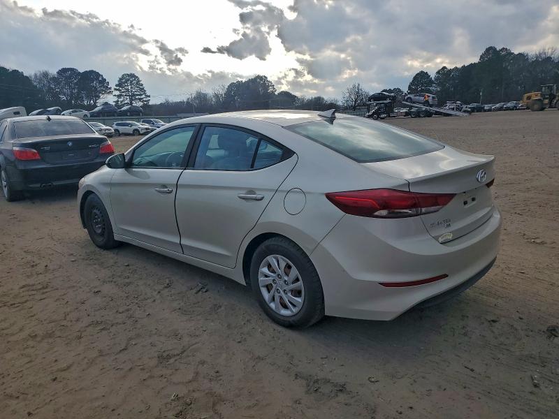 Фото 2 - HYUNDAI ELANTRA