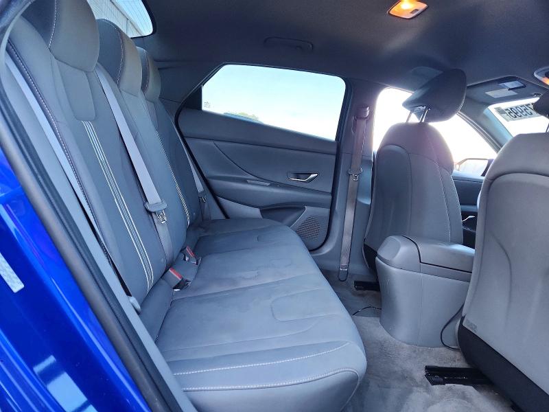 Фото 10 - HYUNDAI ELANTRA