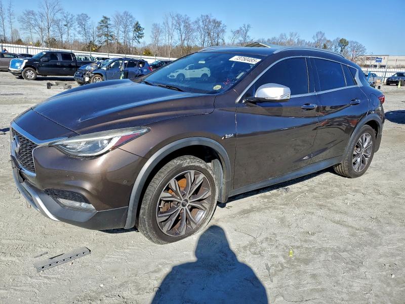 Фото 1 - INFINITI QX30