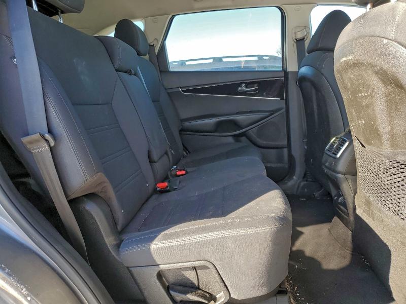 Фото 11 - KIA SORENTO