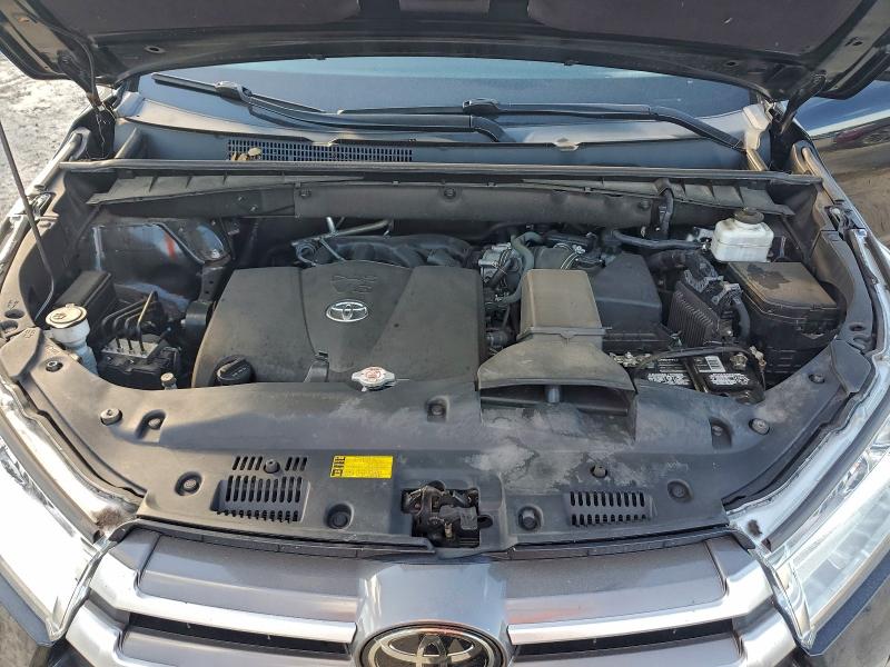 Фото 12 - TOYOTA HIGHLANDER