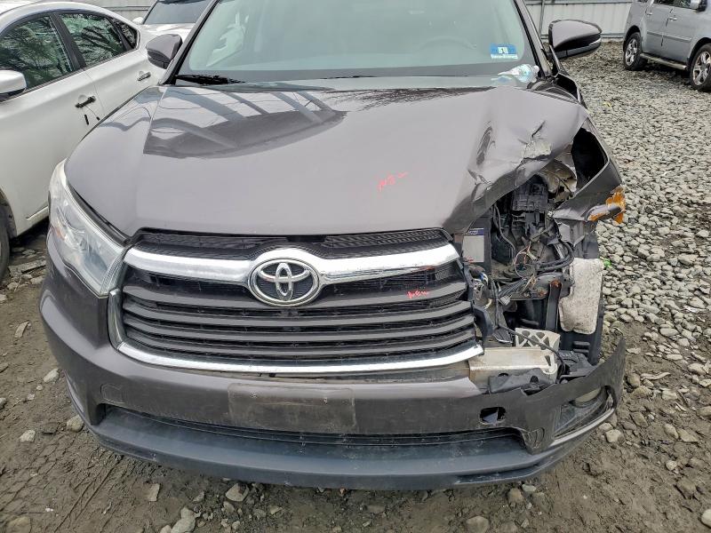 Фото 11 - TOYOTA HIGHLANDER