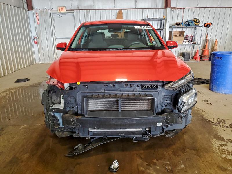 Фото 5 - HYUNDAI KONA