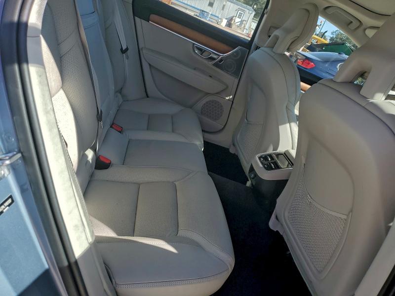 Фото 10 - VOLVO S90