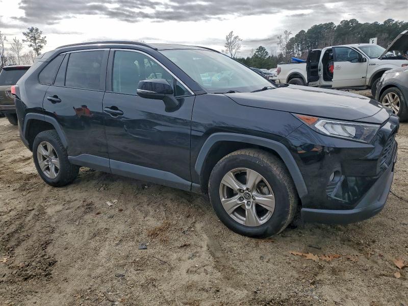 Фото 4 - TOYOTA RAV4