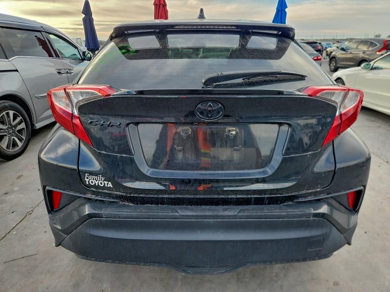 Фото 6 - TOYOTA C-HR