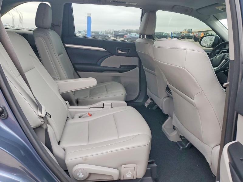 Фото 11 - TOYOTA HIGHLANDER