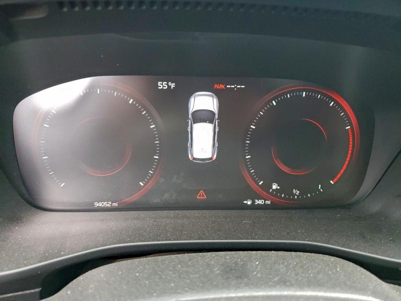 Фото 9 - VOLVO XC40