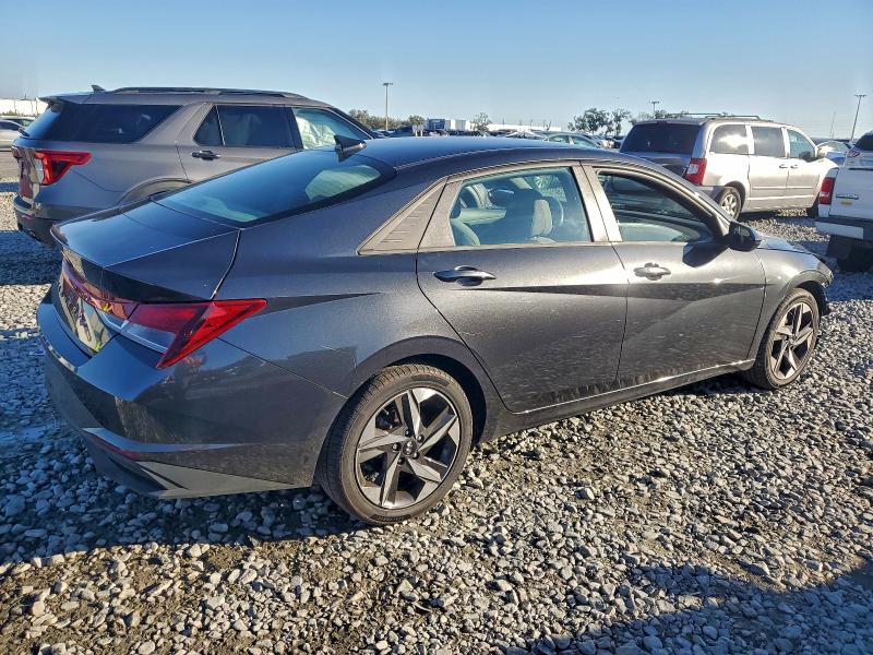 Фото 3 - HYUNDAI ELANTRA