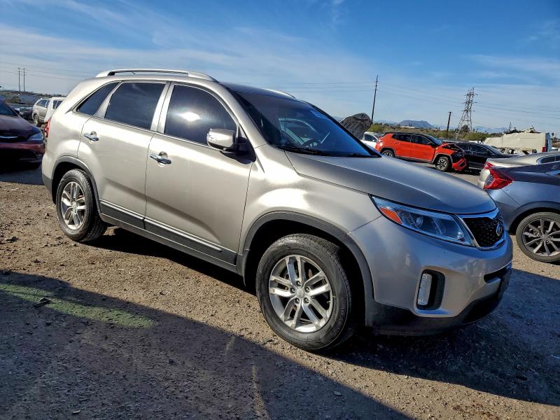 Фото 4 - KIA SORENTO
