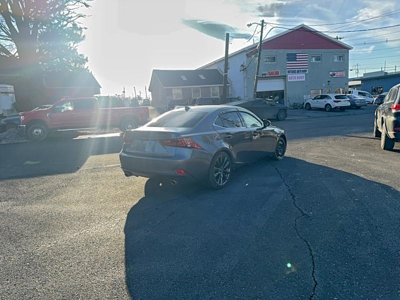 Фото 4 - LEXUS IS